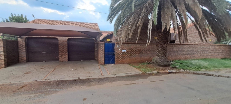 3 Bedroom Property for Sale in Rhodesdene Northern Cape